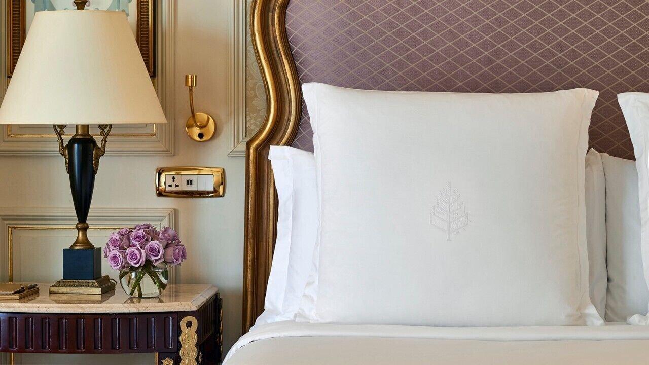 Four Seasons Cairo At The First Residence Giza Dış mekan fotoğraf A pillow