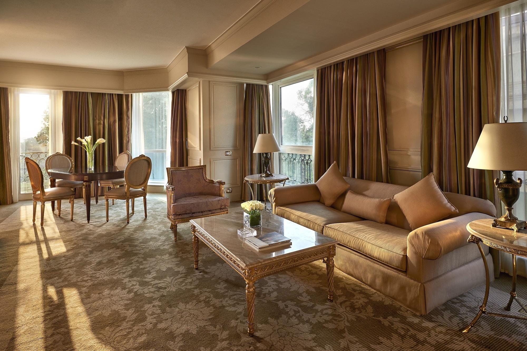 Four Seasons Cairo At The First Residence Giza Dış mekan fotoğraf A suite at the Four Seasons Hotel, London