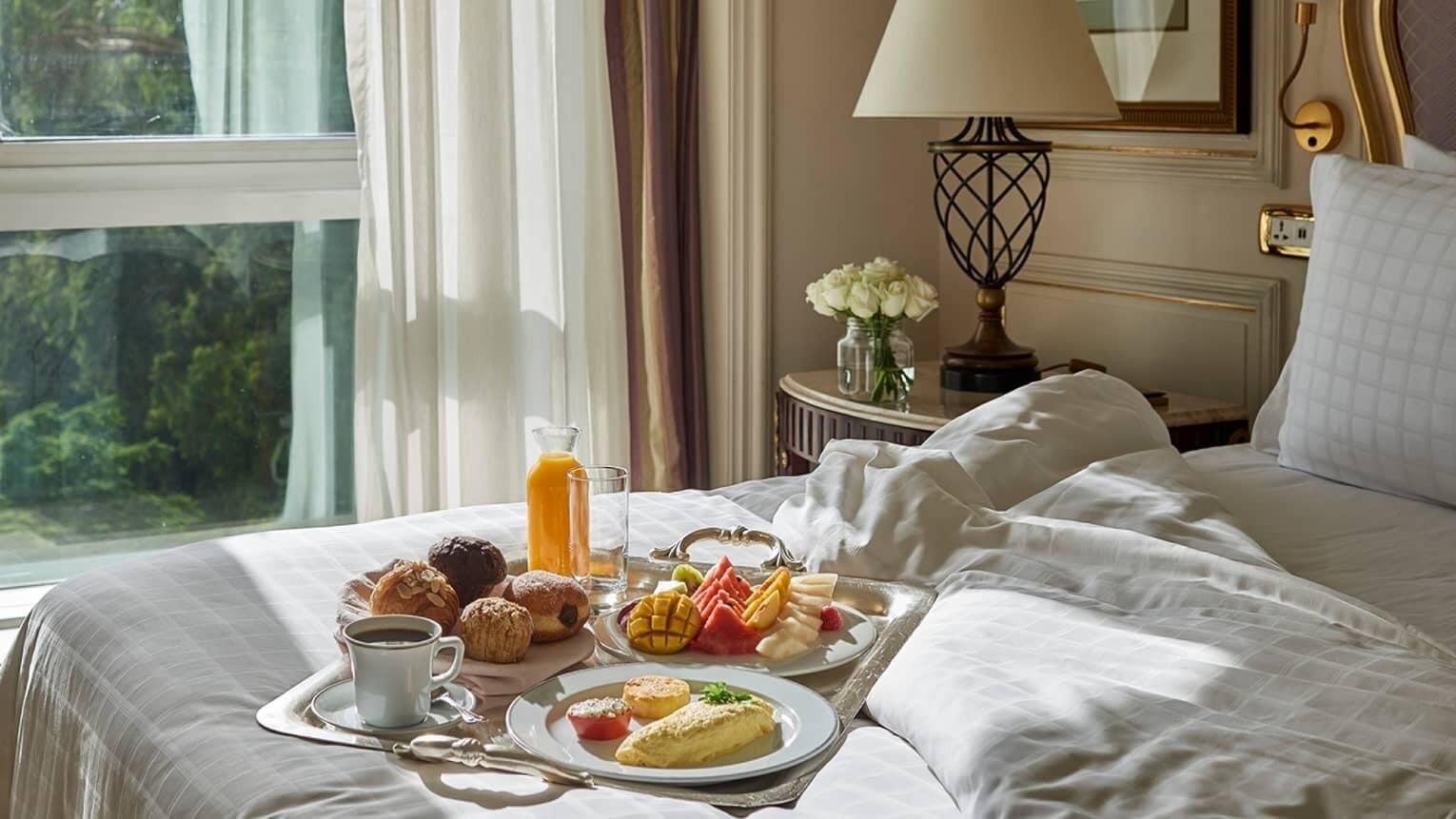 Four Seasons Cairo At The First Residence Giza Dış mekan fotoğraf Room service