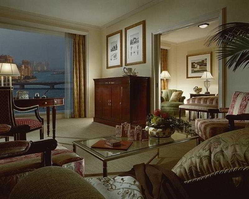Four Seasons Cairo At The First Residence Giza Dış mekan fotoğraf A suite at the Four Seasons Hotel