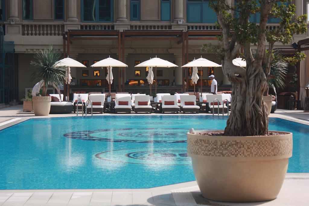 Four Seasons Cairo At The First Residence Giza Dış mekan fotoğraf The pool at the Four Seasons Hotel