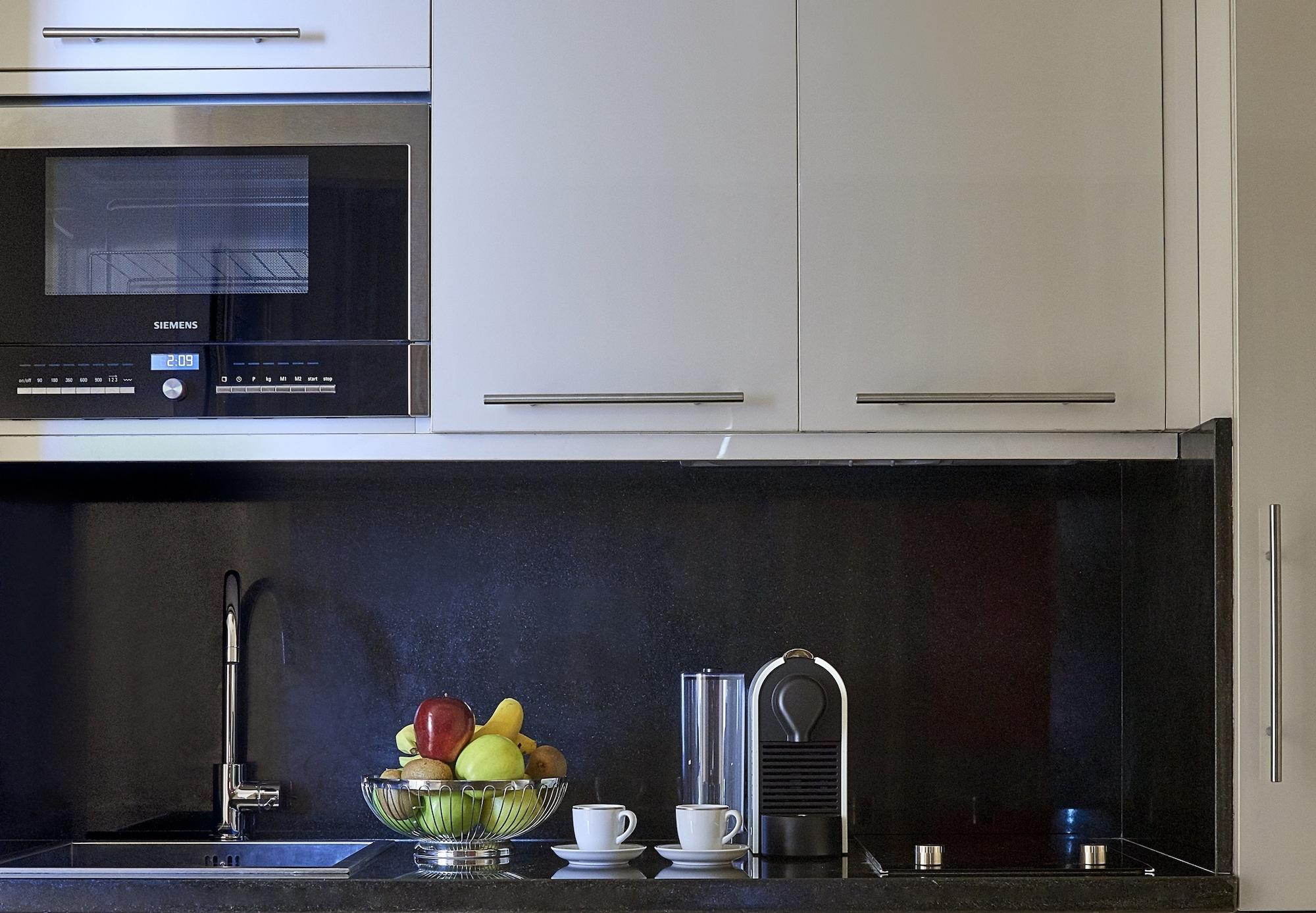 Four Seasons Cairo At The First Residence Giza Dış mekan fotoğraf A kitchen with a water filter