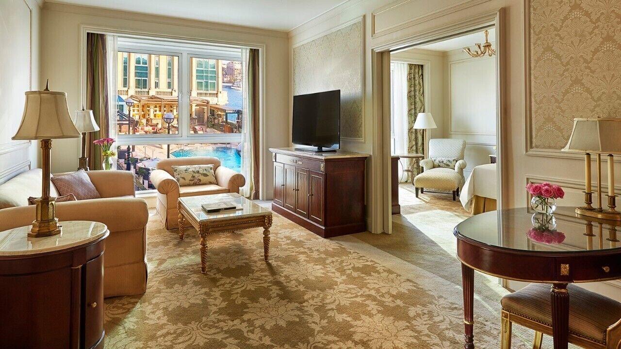 Four Seasons Cairo At The First Residence Giza Dış mekan fotoğraf A suite at The Peninsula