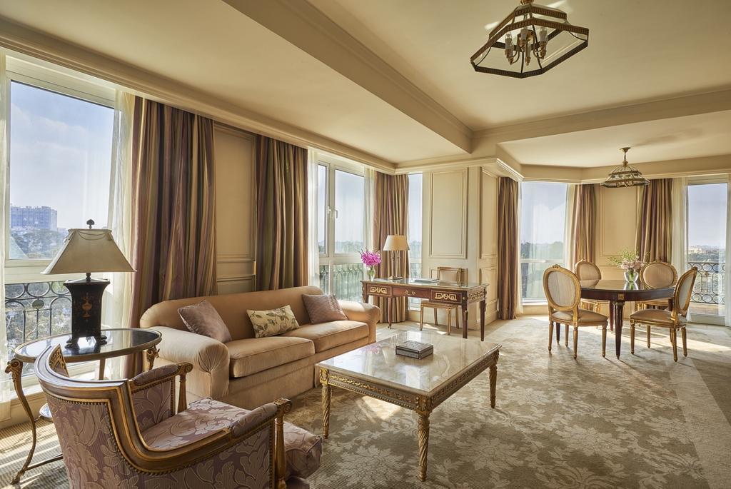 Four Seasons Cairo At The First Residence Giza Dış mekan fotoğraf A suite at the Four Seasons Hotel