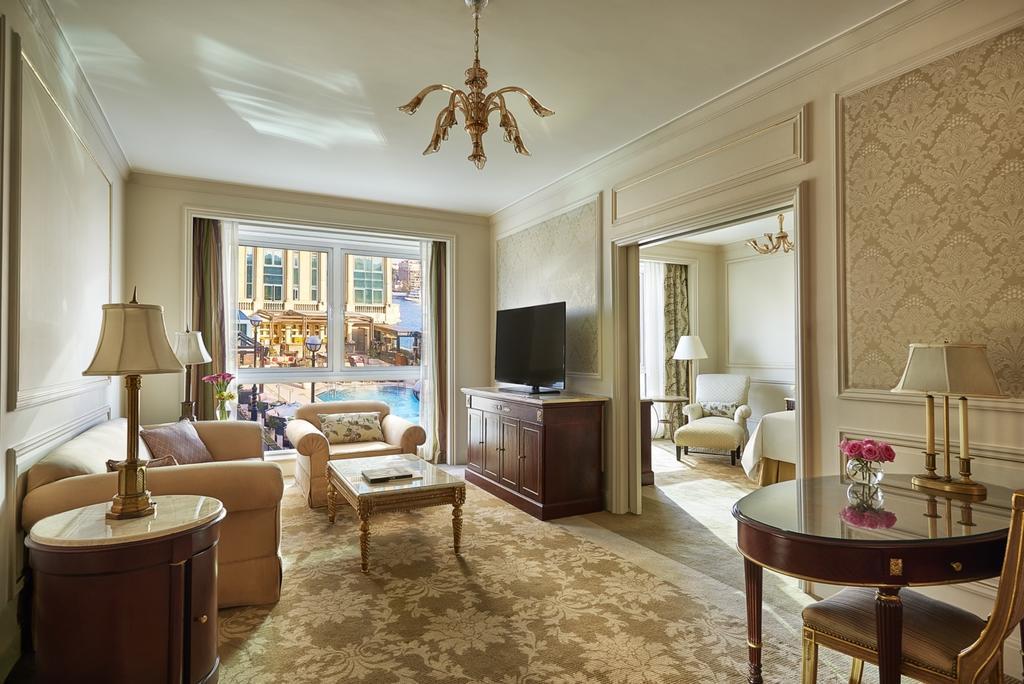 Four Seasons Cairo At The First Residence Giza Dış mekan fotoğraf A suite at The Peninsula