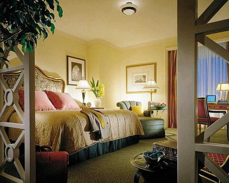 Four Seasons Cairo At The First Residence Giza Oda fotoğraf A guest room at the Hilton Anatole