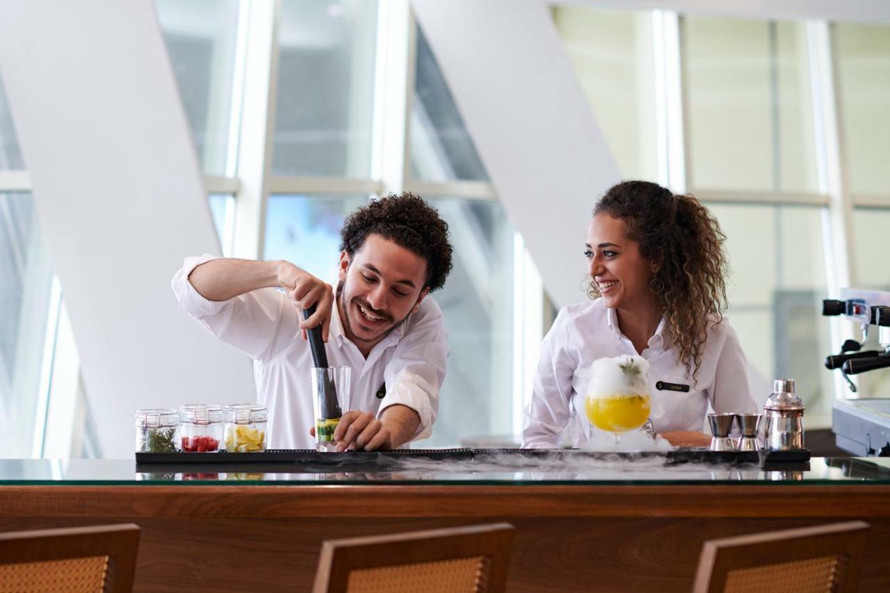 Four Seasons Cairo At The First Residence Giza Dış mekan fotoğraf Students at the University of Gastronomic Tourism