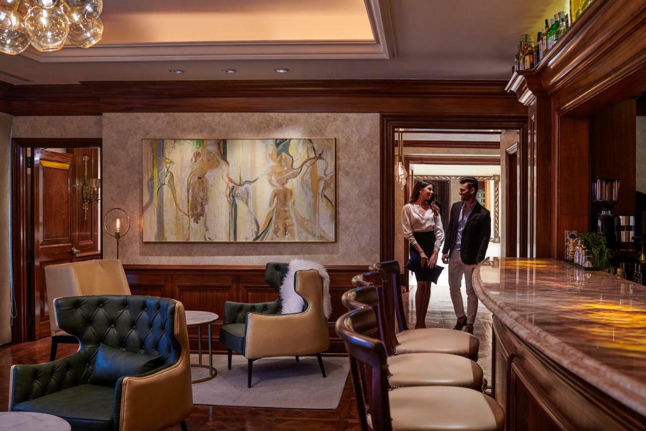 Four Seasons Cairo At The First Residence Giza Dış mekan fotoğraf The bar at the St Regis